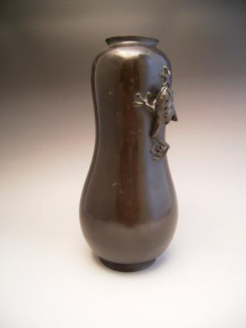 JAPANESE MEIJI PERIOD BRONZE VASE WITH FROG<br><font color=red><b>SOLD</b></font>