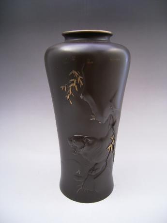 JAPANESE MEIJI/TAISHO PERIOD BRONZE TIGER DESIGN VASE BY OSHIMA JOUN<br><font color=red><b>SOLD</b></font> 