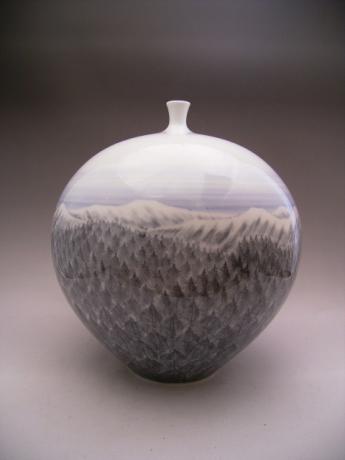 JAPANESE 20TH CENTURY PORCELAIN LANDSCAPE DESIGN VASE BY FUJII SHUMEI