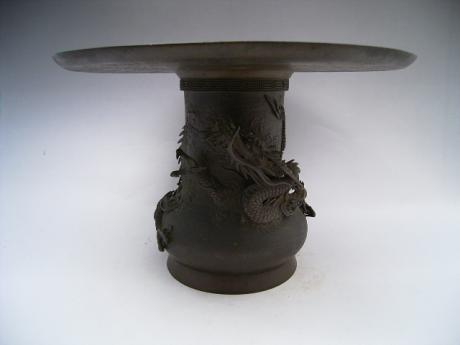 JAPANESE MEIJI PERIOD BRONZE DRAGON DESIGN USUBATA FLOWER HOLDER