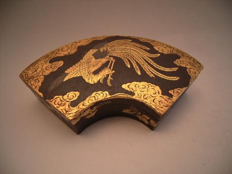JAPANESE MEIJI PERIOD KOMAI -STYLE IRON BOX WITH GOLD INLAID DESIGN<br><font color=red><b>SOLD</b></font>