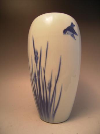 JAPANESE TAISHO PERIOD BLUE AND WHITE PORCELAIN VASE<br><font color=red><b>SOLD</b></font>