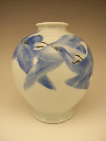 JAPANESE EARLY 20TH CENTURY MAKUZU KOZAN EGRET DESIGN VASE<br><font color=red><b>SOLD</b></font>