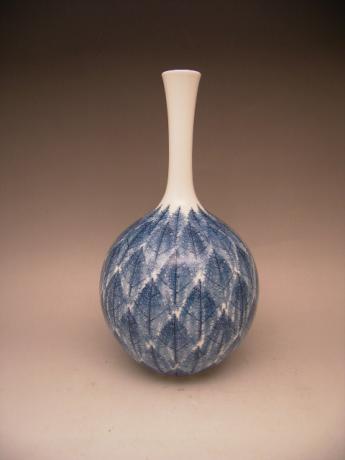 JAPANESE 20TH CENTURY PORCELAIN VASE BY FUJII SHUMEI<br><font color=red><b>SOLD</b></font>