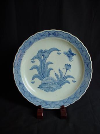 19TH CENTURY BLUE AND WHITE FLOWER AND BUTTERFLY DESIGN CHARGER<br><font color=red><b>SOLD</b></font>