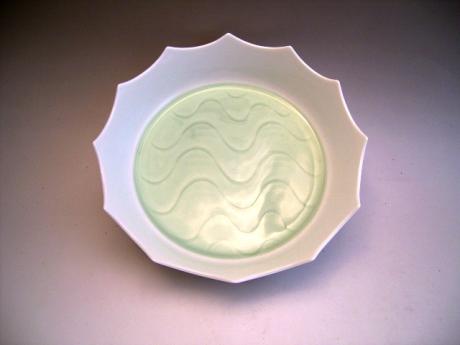 JAPANESE 20TH CENTURY INOUE MANJI WHITE AND CELADON GREEN PORCELAIN BOWL - Living National Treasure<br><font color=red><b>SOLD</b></font>