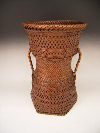 JAPANESE EARLY-MID 20TH CENTURY BAMBOO FLOWER BASKET BY ISHIKAWA SHOUNSAI<br><font color=red><b>SOLD</b></font>